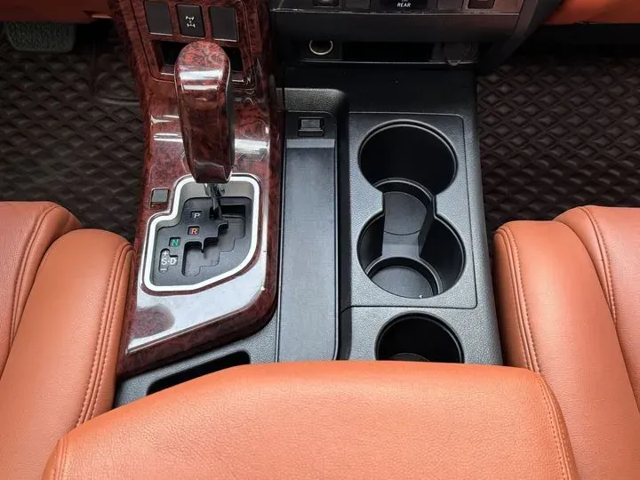 2010 Toyota Sequoia 5.7L 386HP V8 6AT,autocango,china used car exporter,china ev exporter,chinese used car exporter,chinese used ev exporter