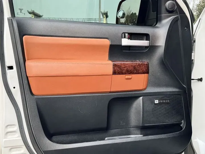 2010 Toyota Sequoia 5.7L 386HP V8 6AT,autocango,china used car exporter,china ev exporter,chinese used car exporter,chinese used ev exporter