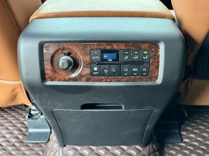 2010 Toyota Sequoia 5.7L 386HP V8 6AT,autocango,china used car exporter,china ev exporter,chinese used car exporter,chinese used ev exporter