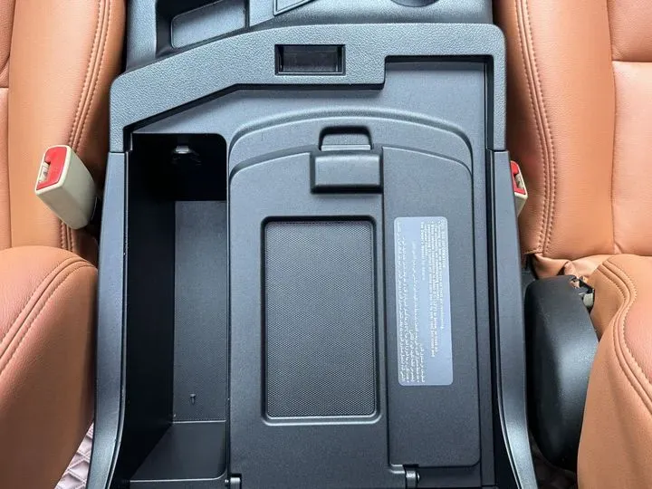 2010 Toyota Sequoia 5.7L 386HP V8 6AT,autocango,china used car exporter,china ev exporter,chinese used car exporter,chinese used ev exporter