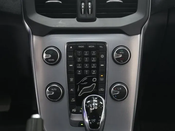 2018 Volvo V40 1.5T 152HP L4 6AT,autocango,china used car exporter,china ev exporter,chinese used car exporter,chinese used ev exporter