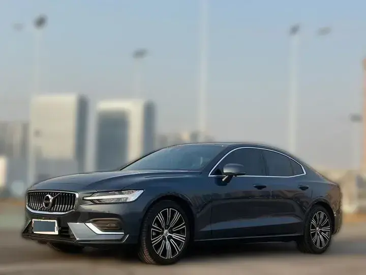 2022 Volvo S60 2.0T 197HP L4 8AT