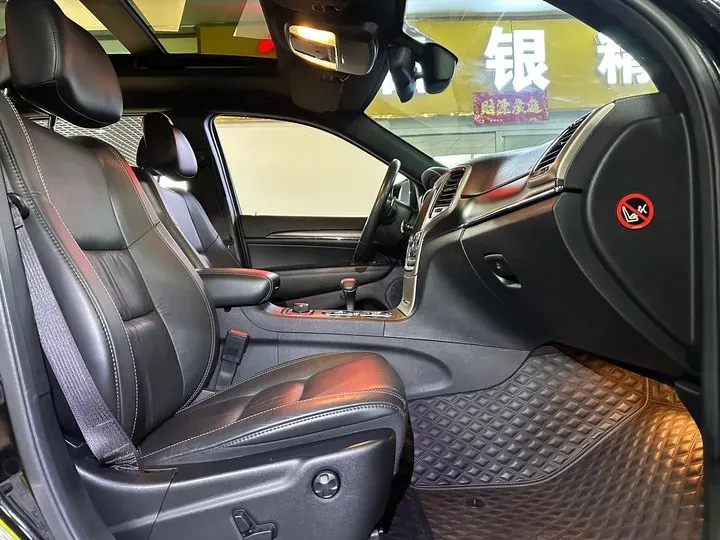 2015 Jeep Grand Cherokee 3.0L 234HP V6 8AT,autocango,china used car exporter,china ev exporter,chinese used car exporter,chinese used ev exporter