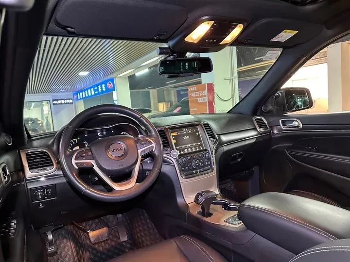 2015 Jeep Grand Cherokee 3.0L 234HP V6 8AT,autocango,china used car exporter,china ev exporter,chinese used car exporter,chinese used ev exporter