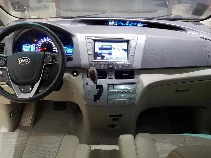 2013 BYD M6 2.4L 160HP L4 4AT,autocango,china used car exporter,china ev exporter,chinese used car exporter,chinese used ev exporter