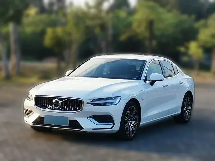 2022 Volvo S60 2.0T 303HP L4 8AT PHEV 11.6KWH