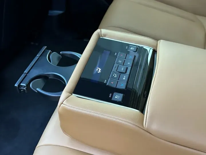 2009 Lexus LX 5.7L 367HP V8 6AT,autocango,china used car exporter,china ev exporter,chinese used car exporter,chinese used ev exporter