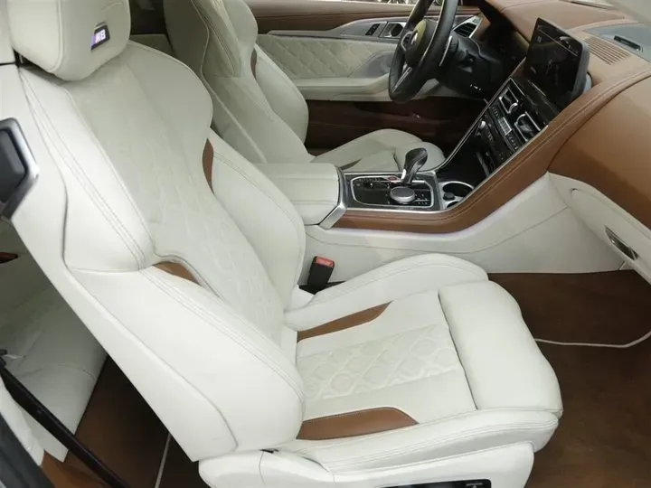 2022 BMW M8 4.4T 625HP V8 8AT,autocango,china used car exporter,china ev exporter,chinese used car exporter,chinese used ev exporter