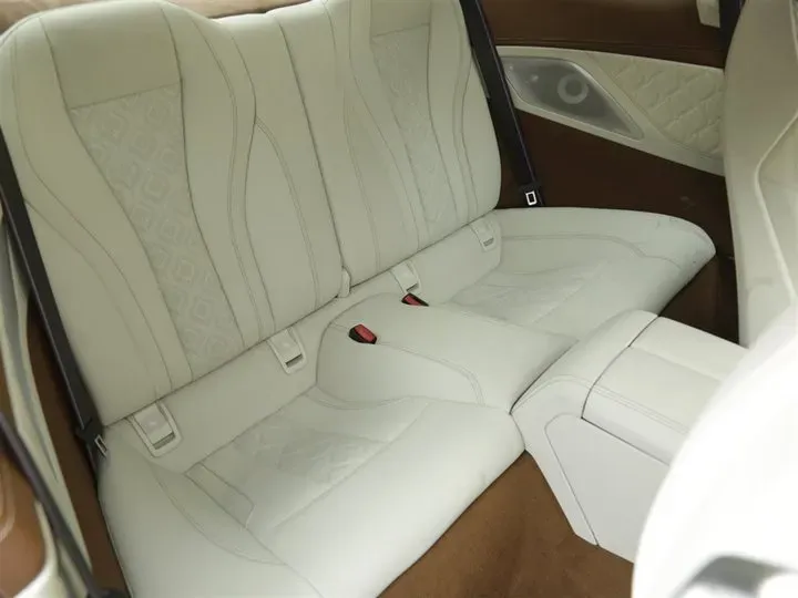 2022 BMW M8 4.4T 625HP V8 8AT,autocango,china used car exporter,china ev exporter,chinese used car exporter,chinese used ev exporter