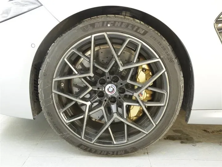 2022 BMW M8 4.4T 625HP V8 8AT,autocango,china used car exporter,china ev exporter,chinese used car exporter,chinese used ev exporter