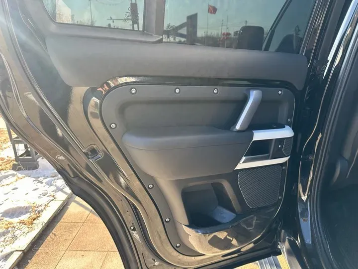 2022 Land Rover Defender 3.0T 400HP L6 8AT,autocango,china used car exporter,china ev exporter,chinese used car exporter,chinese used ev exporter