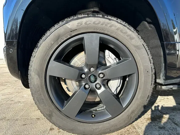 2022 Land Rover Defender 3.0T 400HP L6 8AT,autocango,china used car exporter,china ev exporter,chinese used car exporter,chinese used ev exporter