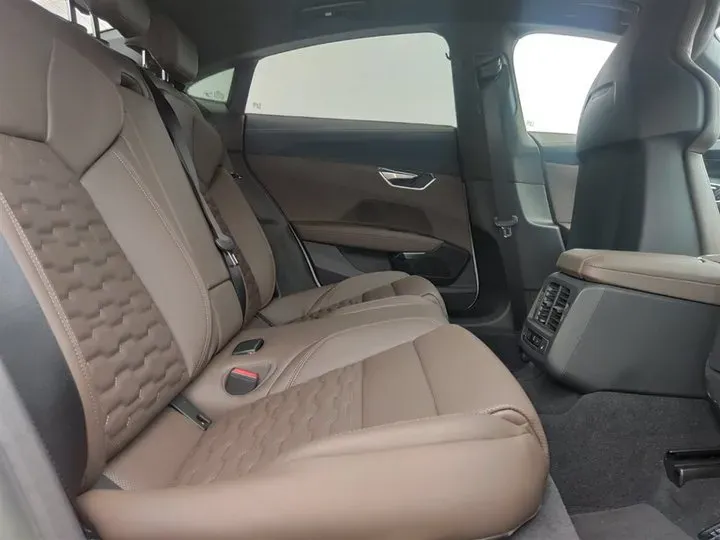 2023 Audi RS e-tron GT 2AT BEV 93.4KWH,autocango,china used car exporter,china ev exporter,chinese used car exporter,chinese used ev exporter