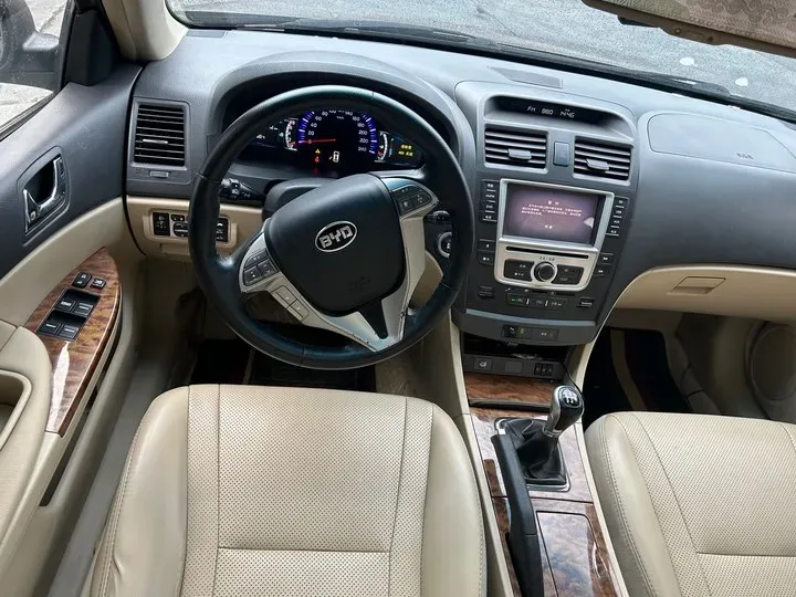 2012 BYD G6 2.0L 140HP L4 5MT,autocango,china used car exporter,china ev exporter,chinese used car exporter,chinese used ev exporter