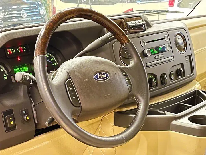 2011 Ford E350 5.4L 258HP V8 5AT,autocango,china used car exporter,china ev exporter,chinese used car exporter,chinese used ev exporter