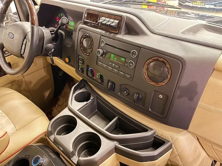 2011 Ford E350 5.4L 258HP V8 5AT,autocango,china used car exporter,china ev exporter,chinese used car exporter,chinese used ev exporter