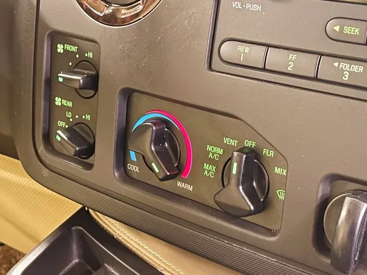 2011 Ford E350 5.4L 258HP V8 5AT,autocango,china used car exporter,china ev exporter,chinese used car exporter,chinese used ev exporter