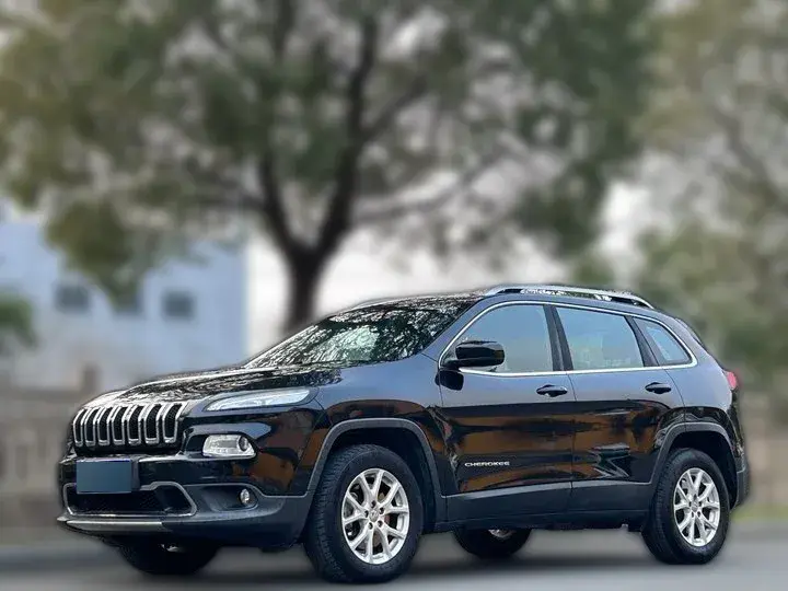 2016 Jeep Cherokee 2.4L 175HP L4 9AT