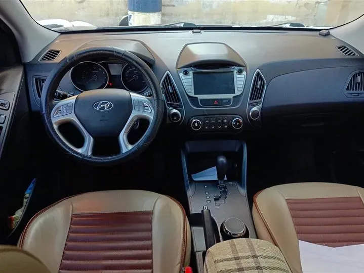 2013 Hyundai ix35 2.0L 165HP L4 6AT,autocango,china used car exporter,china ev exporter,chinese used car exporter,chinese used ev exporter