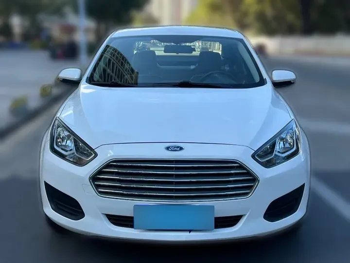 2017 Ford Escort 1.5L 113HP L4 6AT,autocango,china used car exporter,china ev exporter,chinese used car exporter,chinese used ev exporter