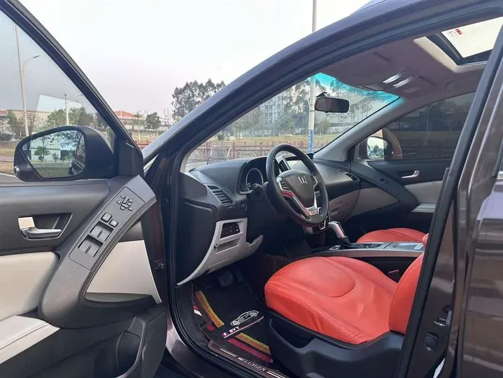 2014 Luxgen 6 SUV 1.8T 158HP L4 5AT,autocango,china used car exporter,china ev exporter,chinese used car exporter,chinese used ev exporter