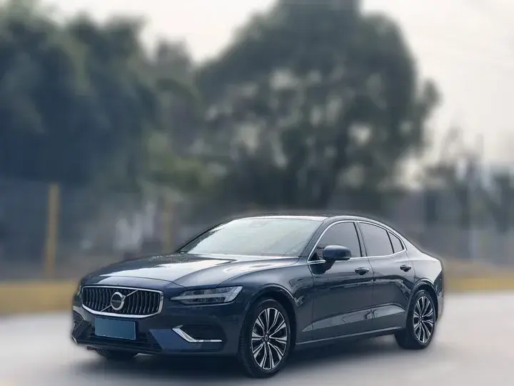 2023 Volvo S60 2.0T 197HP L4 7DCT