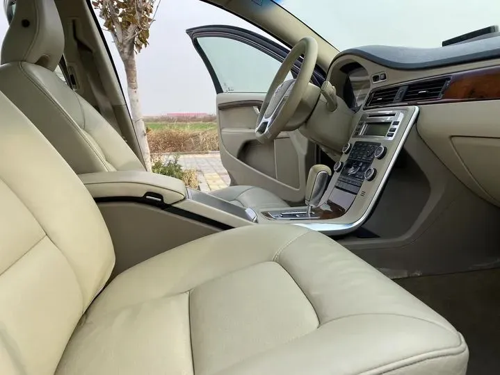 2010 Volvo S80L 2.5T 200HP L5 6AT,autocango,china used car exporter,china ev exporter,chinese used car exporter,chinese used ev exporter