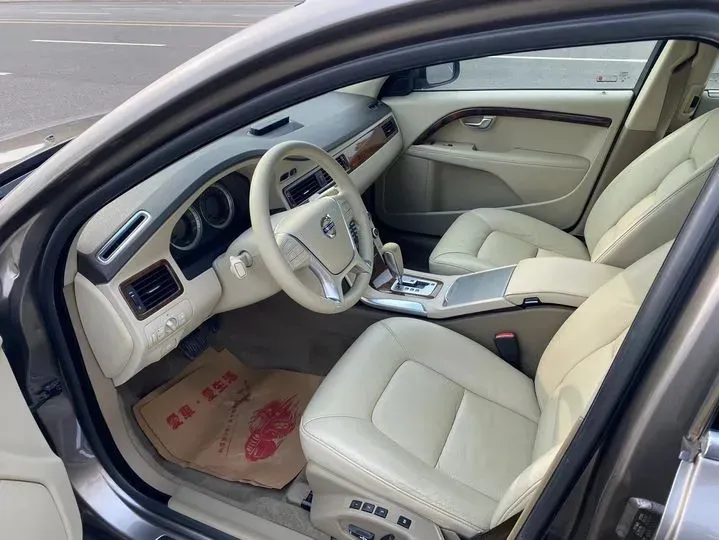 2010 Volvo S80L 2.5T 200HP L5 6AT,autocango,china used car exporter,china ev exporter,chinese used car exporter,chinese used ev exporter