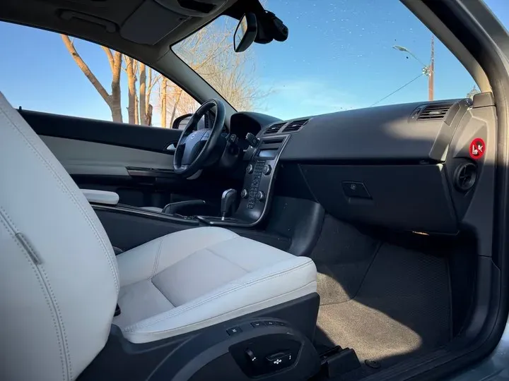 2011 Volvo C30 2.0L 145HP L4 6DCT,autocango,china used car exporter,china ev exporter,chinese used car exporter,chinese used ev exporter