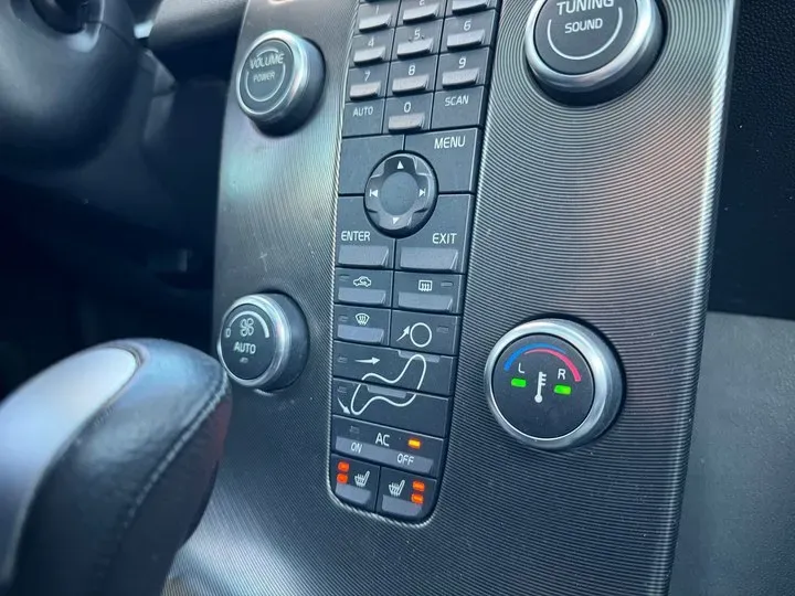 2011 Volvo C30 2.0L 145HP L4 6DCT,autocango,china used car exporter,china ev exporter,chinese used car exporter,chinese used ev exporter