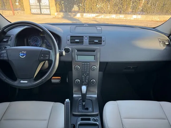 2011 Volvo C30 2.0L 145HP L4 6DCT,autocango,china used car exporter,china ev exporter,chinese used car exporter,chinese used ev exporter