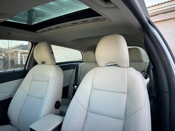 2011 Volvo C30 2.0L 145HP L4 6DCT,autocango,china used car exporter,china ev exporter,chinese used car exporter,chinese used ev exporter