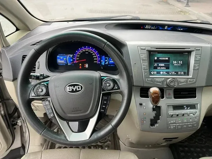 2013 BYD M6 2.4L 160HP L4 4AT,autocango,china used car exporter,china ev exporter,chinese used car exporter,chinese used ev exporter