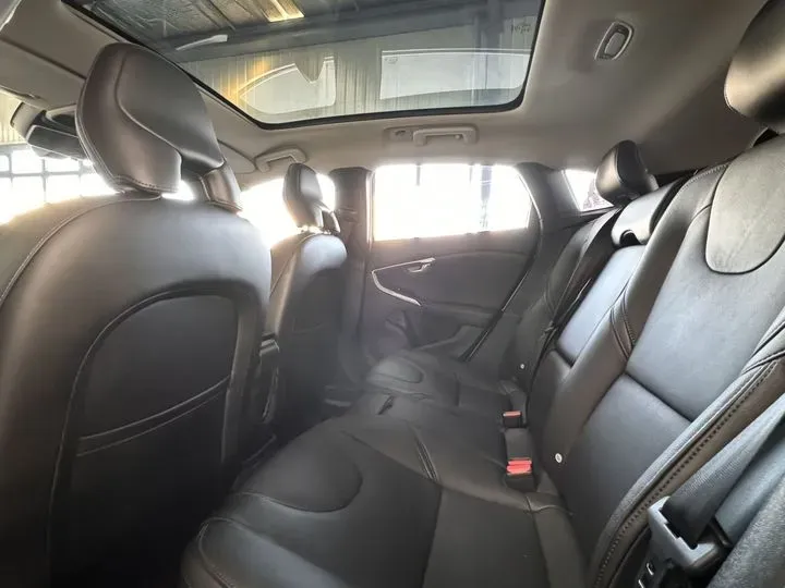 2018 Volvo V40 1.5T 152HP L4 6AT,autocango,china used car exporter,china ev exporter,chinese used car exporter,chinese used ev exporter