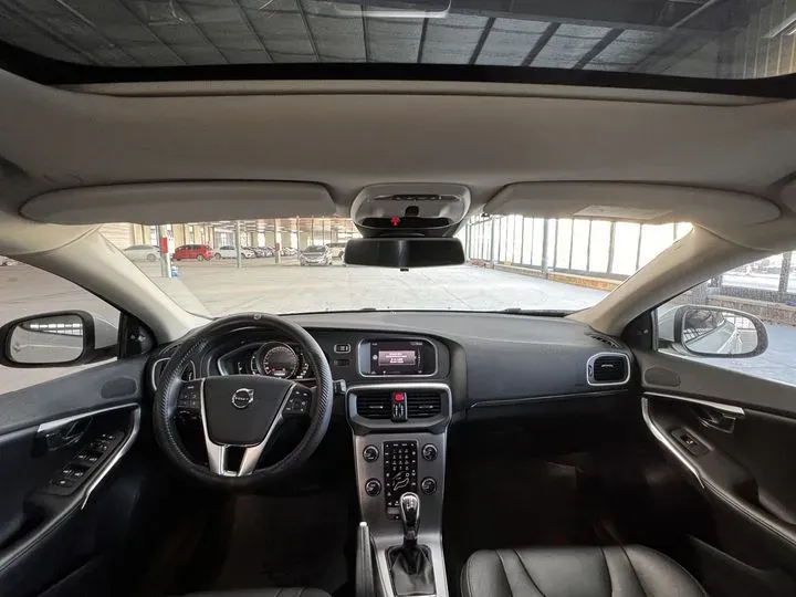 2018 Volvo V40 1.5T 152HP L4 6AT,autocango,china used car exporter,china ev exporter,chinese used car exporter,chinese used ev exporter