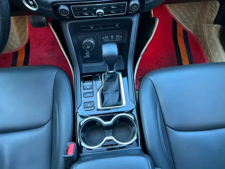 2018 Jeep Commander 2.0T 265HP L4 9AT,autocango,china used car exporter,china ev exporter,chinese used car exporter,chinese used ev exporter