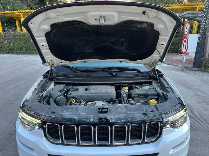 2018 Jeep Commander 2.0T 265HP L4 9AT,autocango,china used car exporter,china ev exporter,chinese used car exporter,chinese used ev exporter