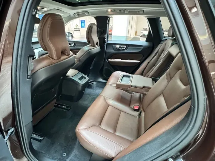 2019 Volvo XC60 2.0T 254HP L4 8AT,autocango,china used car exporter,china ev exporter,chinese used car exporter,chinese used ev exporter