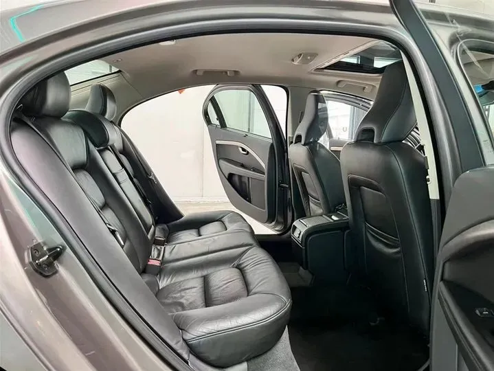 2009 Volvo S80L 2.5T 200HP L5 6AT,autocango,china used car exporter,china ev exporter,chinese used car exporter,chinese used ev exporter