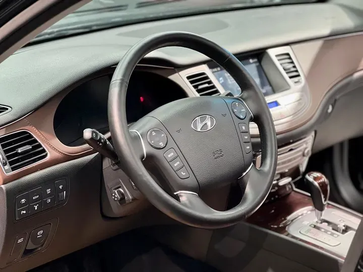 2012 Hyundai Rohens 3.0L 272HP V6 8AT,autocango,china used car exporter,china ev exporter,chinese used car exporter,chinese used ev exporter