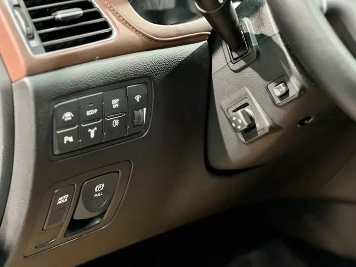 2012 Hyundai Rohens 3.0L 272HP V6 8AT,autocango,china used car exporter,china ev exporter,chinese used car exporter,chinese used ev exporter