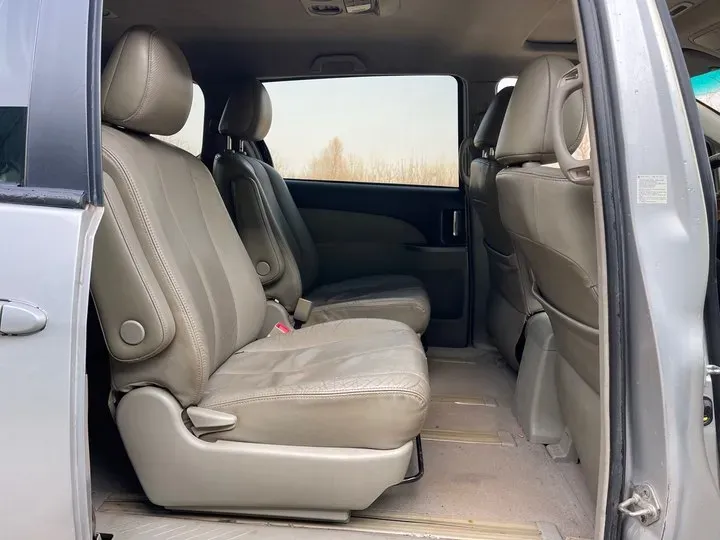 2011 BYD M6 2.4L 160HP L4 4AT,autocango,china used car exporter,china ev exporter,chinese used car exporter,chinese used ev exporter