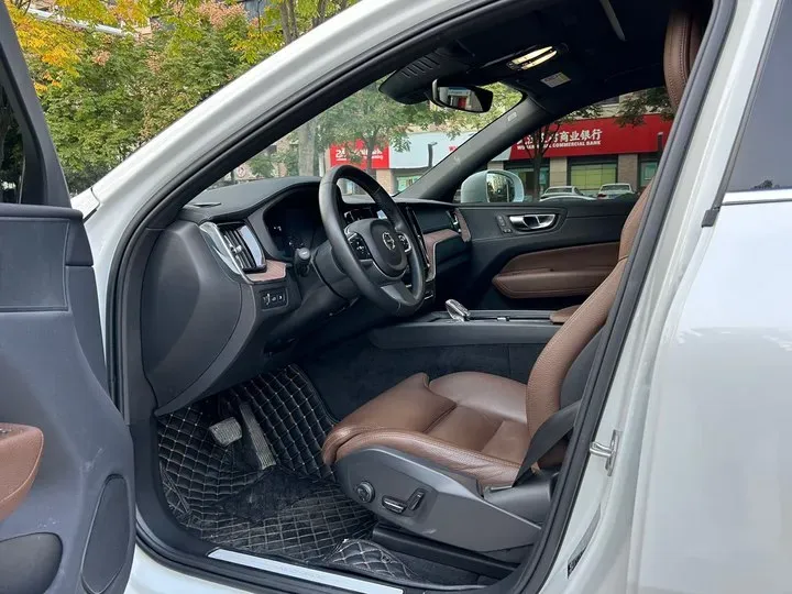 2022 Volvo XC60 2.0T 303HP L4 8AT PHEV 11.6KWH,autocango,china used car exporter,china ev exporter,chinese used car exporter,chinese used ev exporter