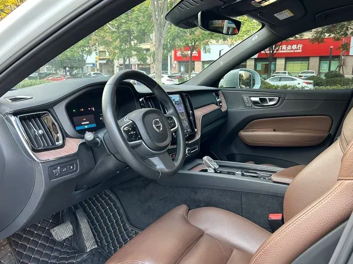 2022 Volvo XC60 2.0T 303HP L4 8AT PHEV 11.6KWH,autocango,china used car exporter,china ev exporter,chinese used car exporter,chinese used ev exporter