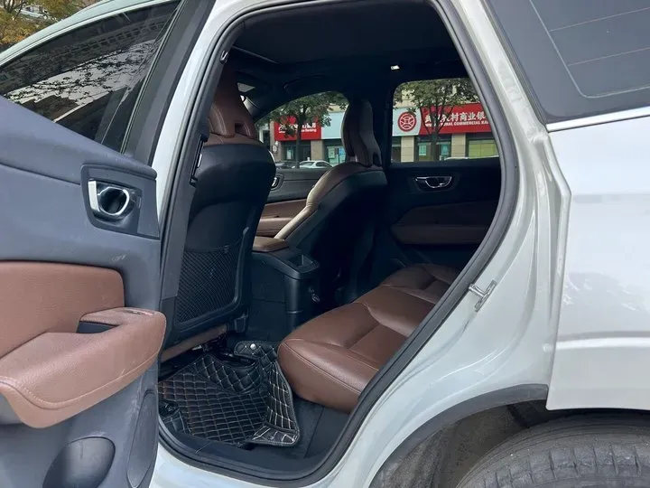 2022 Volvo XC60 2.0T 303HP L4 8AT PHEV 11.6KWH,autocango,china used car exporter,china ev exporter,chinese used car exporter,chinese used ev exporter