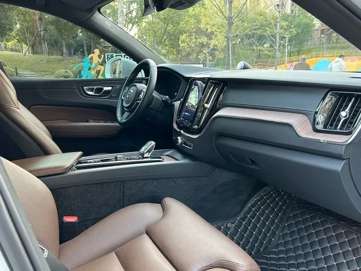 2022 Volvo XC60 2.0T 303HP L4 8AT PHEV 11.6KWH,autocango,china used car exporter,china ev exporter,chinese used car exporter,chinese used ev exporter