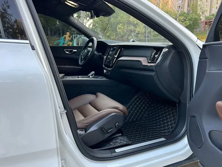 2022 Volvo XC60 2.0T 303HP L4 8AT PHEV 11.6KWH,autocango,china used car exporter,china ev exporter,chinese used car exporter,chinese used ev exporter