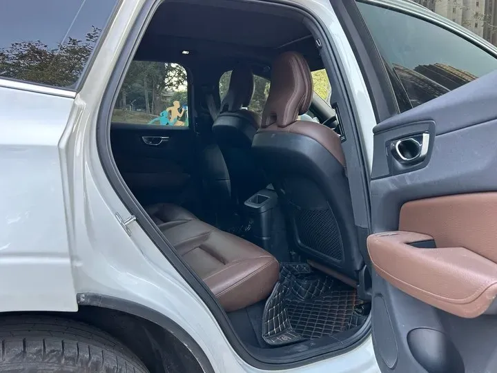 2022 Volvo XC60 2.0T 303HP L4 8AT PHEV 11.6KWH,autocango,china used car exporter,china ev exporter,chinese used car exporter,chinese used ev exporter