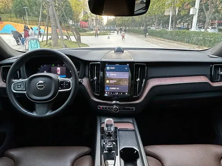 2022 Volvo XC60 2.0T 303HP L4 8AT PHEV 11.6KWH,autocango,china used car exporter,china ev exporter,chinese used car exporter,chinese used ev exporter