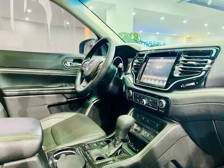 2018 Jeep Commander 2.0T 234HP L4 9AT,autocango,china used car exporter,china ev exporter,chinese used car exporter,chinese used ev exporter